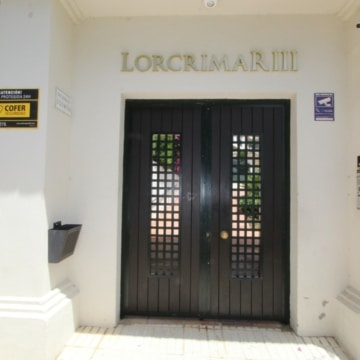 Beautiful 2-bedroom apartment in the popular urbanisation of Locrimar, Nueva Andalucia Picture 24