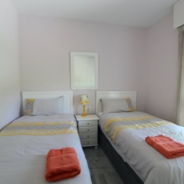 Beautiful 2-bedroom apartment in the popular urbanisation of Locrimar, Nueva Andalucia Picture 9