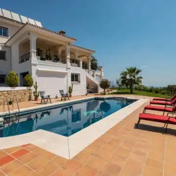 Majestic 5-bedroom detached villa with panoramic views in La Mairena, Marbella Picture 17