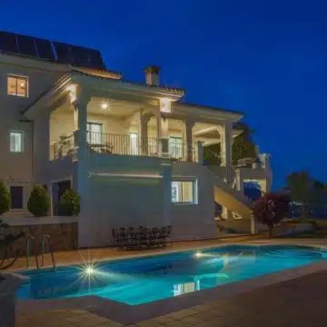 Majestic 5-bedroom detached villa with panoramic views in La Mairena, Marbella Picture 19