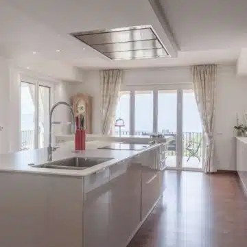 Majestic 5-bedroom detached villa with panoramic views in La Mairena, Marbella Picture 8