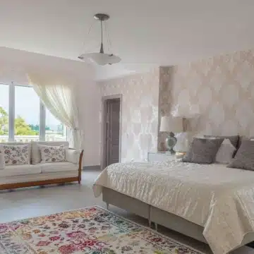 Majestic 5-bedroom detached villa with panoramic views in La Mairena, Marbella Picture 2