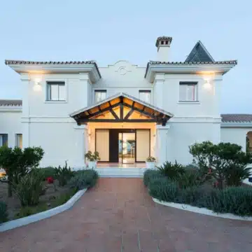 Majestic 5-bedroom detached villa with panoramic views in La Mairena, Marbella Picture 0
