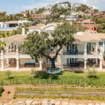 Majestic 5-bedroom detached villa with panoramic views in La Mairena, Marbella Picture 12