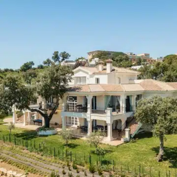 Majestic 5-bedroom detached villa with panoramic views in La Mairena, Marbella Picture 13