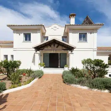 Majestic 5-bedroom detached villa with panoramic views in La Mairena, Marbella Picture 14