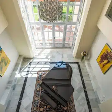 Majestic 5-bedroom detached villa with panoramic views in La Mairena, Marbella Picture 1