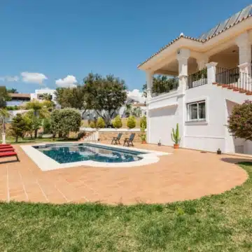 Majestic 5-bedroom detached villa with panoramic views in La Mairena, Marbella Picture 16