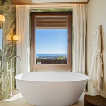 The Sky Marbella – 5-bedroom beautiful villa with breathtaking sea views in La Alborada, Benahavis Picture 31