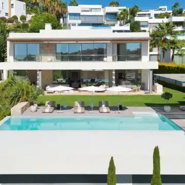 Captivating villa offering stunning golf views in a prestigious community of Atalaya, Benahavis Picture 53