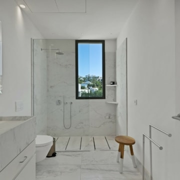 Captivating villa offering stunning golf views in a prestigious community of Atalaya, Benahavis Picture 17