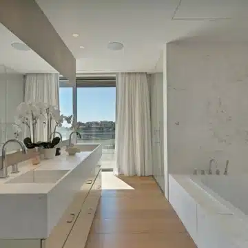 Captivating villa offering stunning golf views in a prestigious community of Atalaya, Benahavis Picture 24