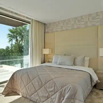 Captivating villa offering stunning golf views in a prestigious community of Atalaya, Benahavis Picture 25