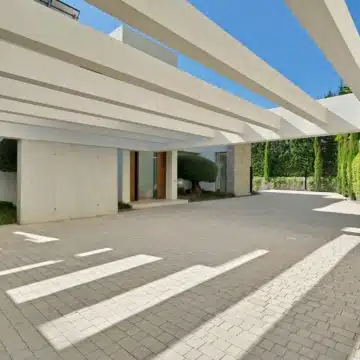 Captivating villa offering stunning golf views in a prestigious community of Atalaya, Benahavis Picture 29