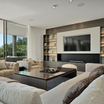 Captivating villa offering stunning golf views in a prestigious community of Atalaya, Benahavis Picture 31