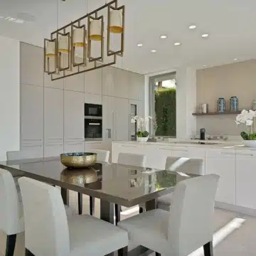 Captivating villa offering stunning golf views in a prestigious community of Atalaya, Benahavis Picture 4
