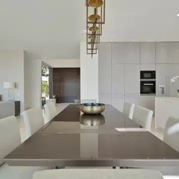 Captivating villa offering stunning golf views in a prestigious community of Atalaya, Benahavis Picture 33