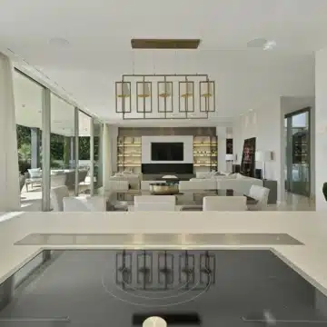 Captivating villa offering stunning golf views in a prestigious community of Atalaya, Benahavis Picture 34