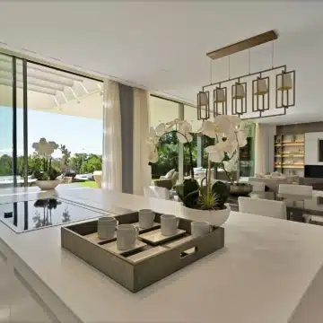 Captivating villa offering stunning golf views in a prestigious community of Atalaya, Benahavis Picture 36