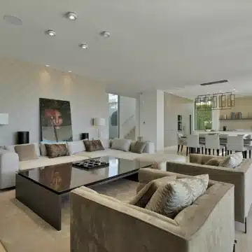 Captivating villa offering stunning golf views in a prestigious community of Atalaya, Benahavis Picture 5