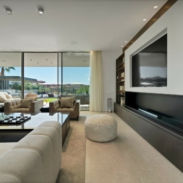 Captivating villa offering stunning golf views in a prestigious community of Atalaya, Benahavis Picture 38