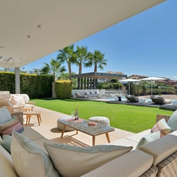 Captivating villa offering stunning golf views in a prestigious community of Atalaya, Benahavis Picture 13