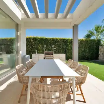 Captivating villa offering stunning golf views in a prestigious community of Atalaya, Benahavis Picture 2