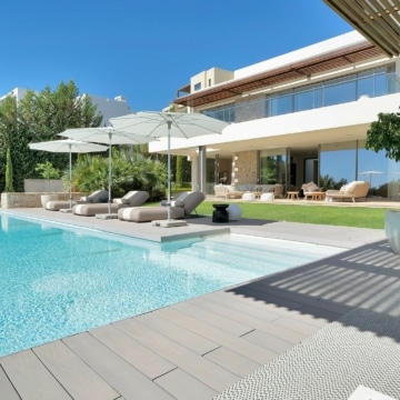 Captivating villa offering stunning golf views in a prestigious community of Atalaya, Benahavis Picture 41