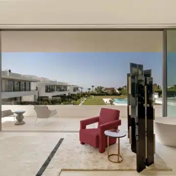 Stunning villa nestled within the prestigious Vilas 12 complex of Marbella Golden Mile, Marbella Picture 15