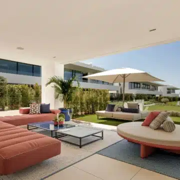 Stunning villa nestled within the prestigious Vilas 12 complex of Marbella Golden Mile, Marbella Picture 6