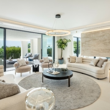Luxury 6-bedroom villa boasting breathtaking panoramic sea views in the prestigious Sierra Blanca, Marbella Golden Mile Picture 6