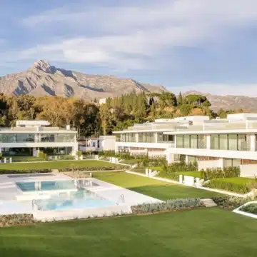 Stunning villa nestled within the prestigious Vilas 12 complex of Marbella Golden Mile, Marbella Picture 19