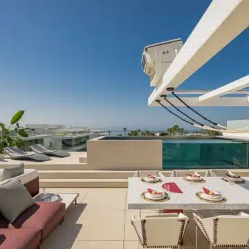 Stunning villa nestled within the prestigious Vilas 12 complex of Marbella Golden Mile, Marbella Picture 8