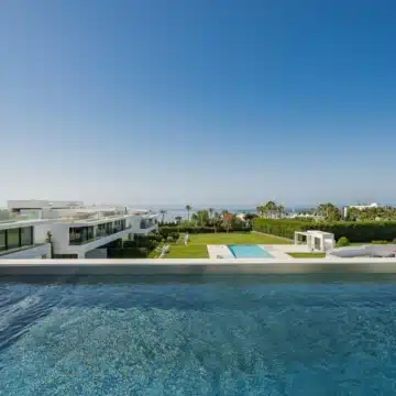 Stunning villa nestled within the prestigious Vilas 12 complex of Marbella Golden Mile, Marbella Picture 21