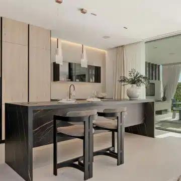 Remarkable 4-bedroom villa within the prestigious Vilas 12 complex of Marbella Golden Mile, Marbella Picture 4