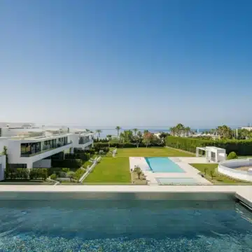 Stunning villa nestled within the prestigious Vilas 12 complex of Marbella Golden Mile, Marbella Picture 24