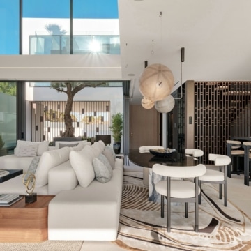 Remarkable 4-bedroom villa within the prestigious Vilas 12 complex of Marbella Golden Mile, Marbella Picture 30