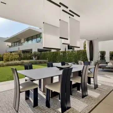 Remarkable 4-bedroom villa within the prestigious Vilas 12 complex of Marbella Golden Mile, Marbella Picture 6