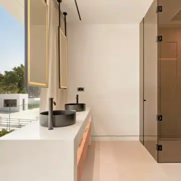 Stunning villa nestled within the prestigious Vilas 12 complex of Marbella Golden Mile, Marbella Picture 28