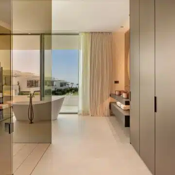 Stunning villa nestled within the prestigious Vilas 12 complex of Marbella Golden Mile, Marbella Picture 9