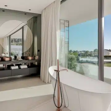 Remarkable 4-bedroom villa within the prestigious Vilas 12 complex of Marbella Golden Mile, Marbella Picture 31