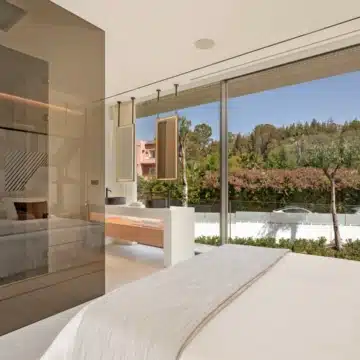 Stunning villa nestled within the prestigious Vilas 12 complex of Marbella Golden Mile, Marbella Picture 30