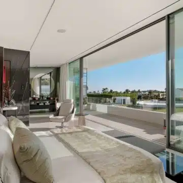 Remarkable 4-bedroom villa within the prestigious Vilas 12 complex of Marbella Golden Mile, Marbella Picture 32