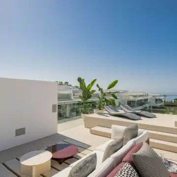 Stunning villa nestled within the prestigious Vilas 12 complex of Marbella Golden Mile, Marbella Picture 31