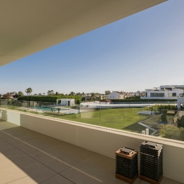 Remarkable 4-bedroom villa within the prestigious Vilas 12 complex of Marbella Golden Mile, Marbella Picture 33