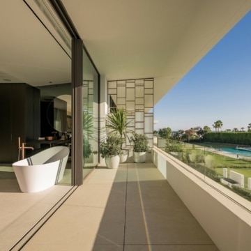 Remarkable 4-bedroom villa within the prestigious Vilas 12 complex of Marbella Golden Mile, Marbella Picture 34