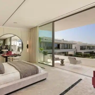 Stunning villa nestled within the prestigious Vilas 12 complex of Marbella Golden Mile, Marbella Picture 33