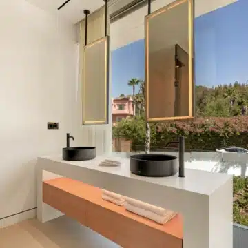 Stunning villa nestled within the prestigious Vilas 12 complex of Marbella Golden Mile, Marbella Picture 10