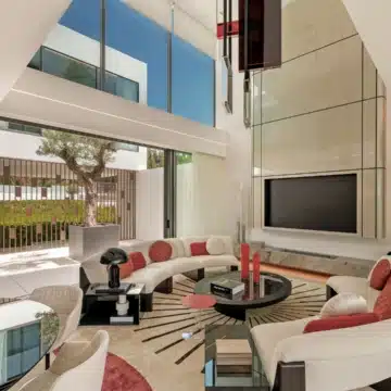 Stunning villa nestled within the prestigious Vilas 12 complex of Marbella Golden Mile, Marbella Picture 40