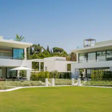 Stunning villa nestled within the prestigious Vilas 12 complex of Marbella Golden Mile, Marbella Picture 41